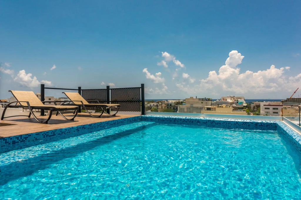 1BR Luxury apartment 5 minutes from the beach!