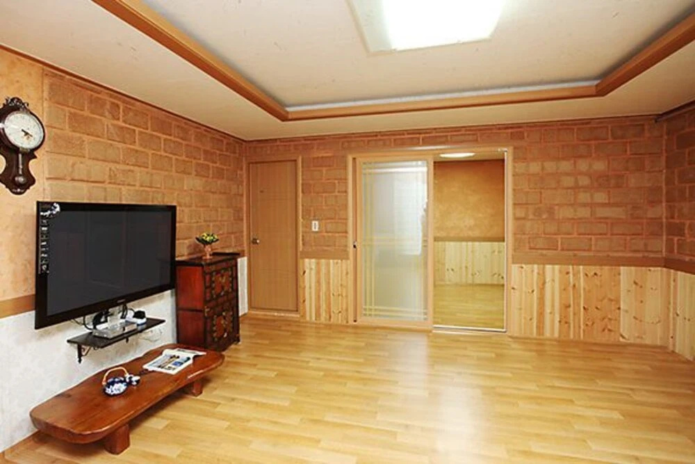 Hongcheon Giwajip View Pension