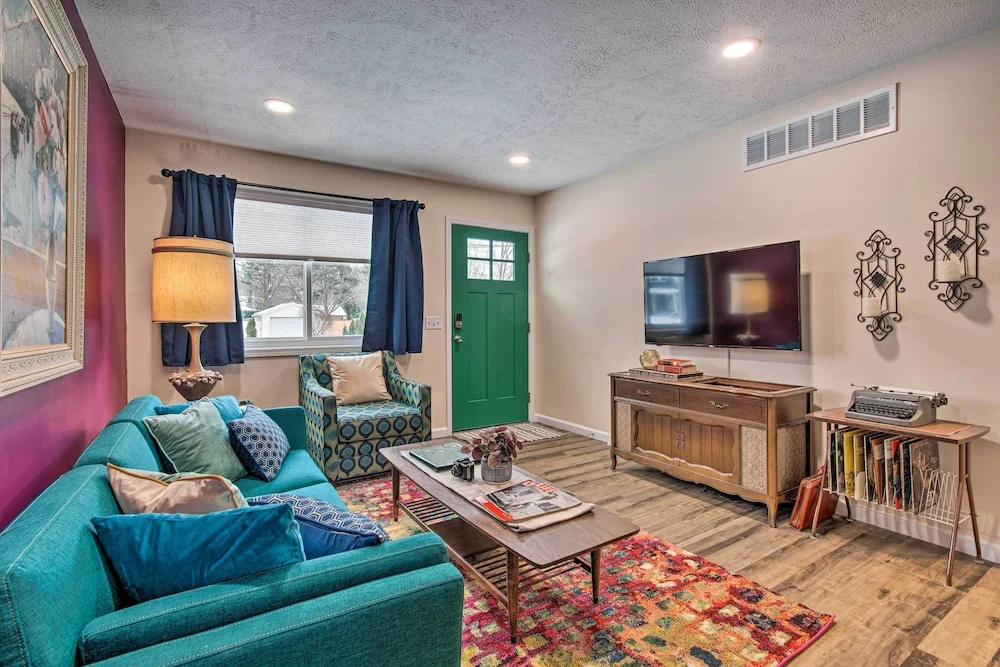 Ideally Located House - 9 Mi From Route 66!