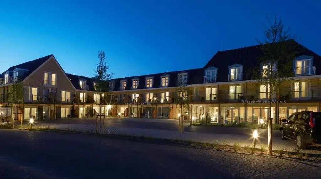 Beach Hotel I Kloeg Collection