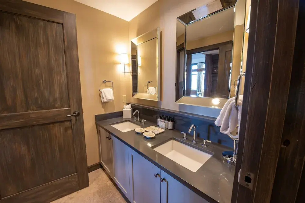 Three Bedroom Mountain Chic 6th Floor Penthouse with Amazing View 3 Condo - No Cleaning Fee! by RedAwning
