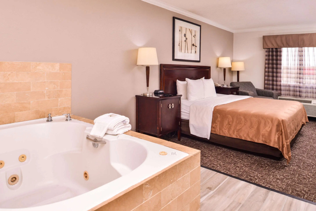 Quality Inn & Suites Beaumont