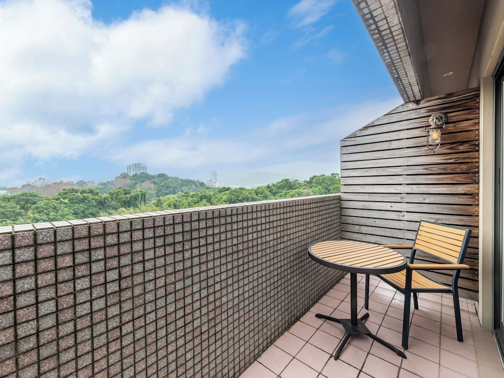 CHECK inn SELECT Taipei NeiHu