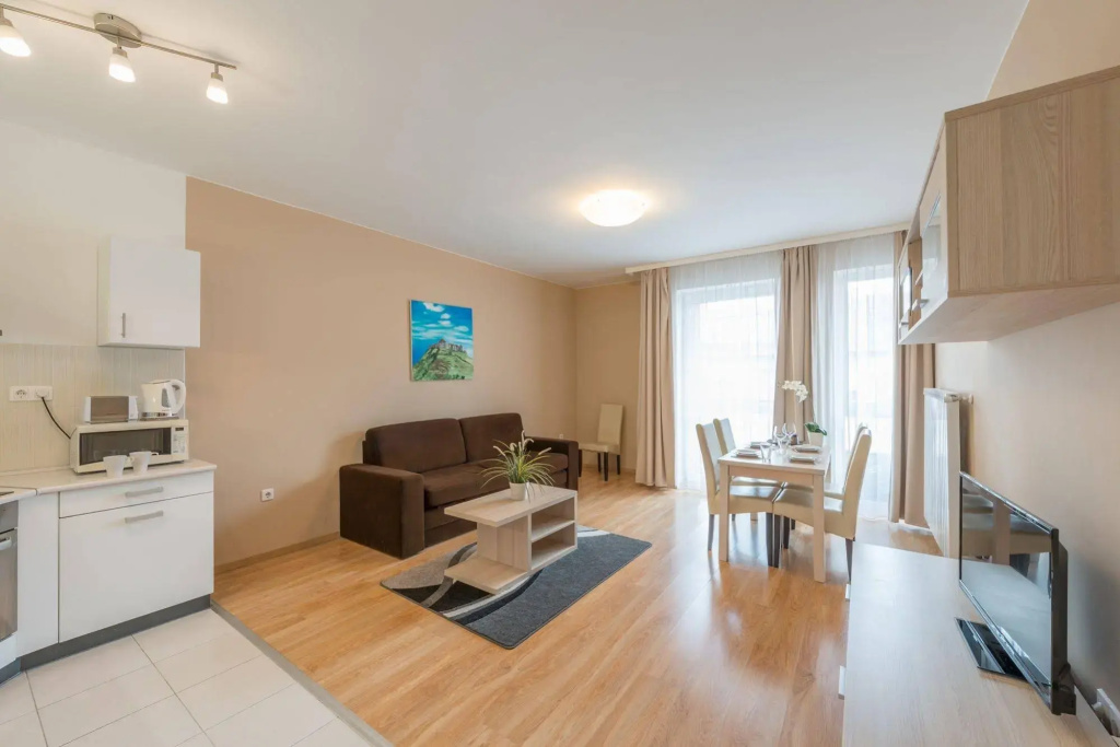 Corvin Plaza Apartments & Suites