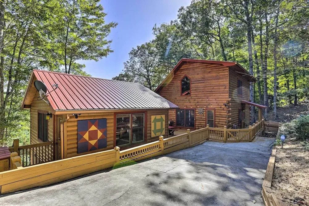Lovely Log Cabin + Bunkhouse w/ Views & Yard!