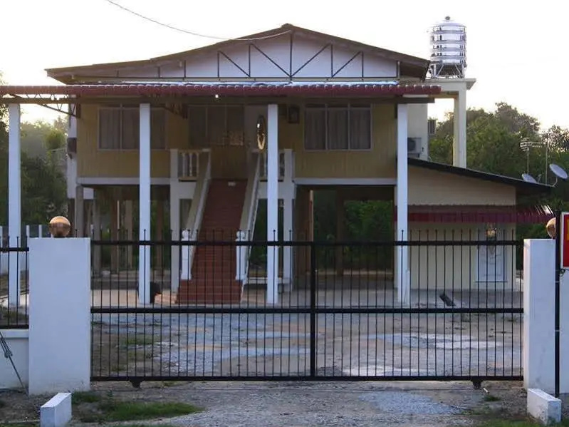 Emma Guesthouse Rumah Tinggi
