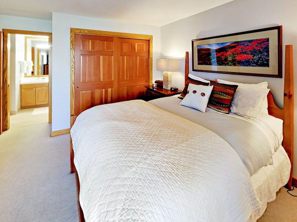 1585 Empire Avenue Condo Unit 303