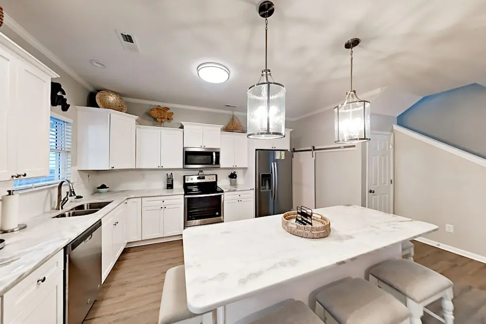 S Kings #1158 - 7 Br Home