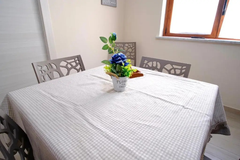 La rosa dei venti, apartment 1