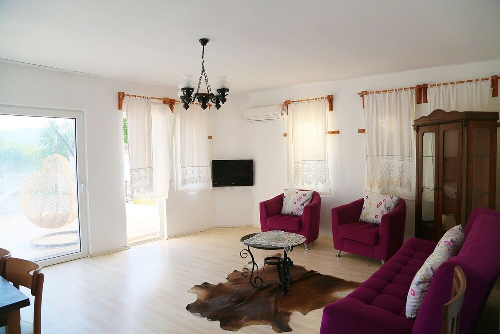 Ova Suites