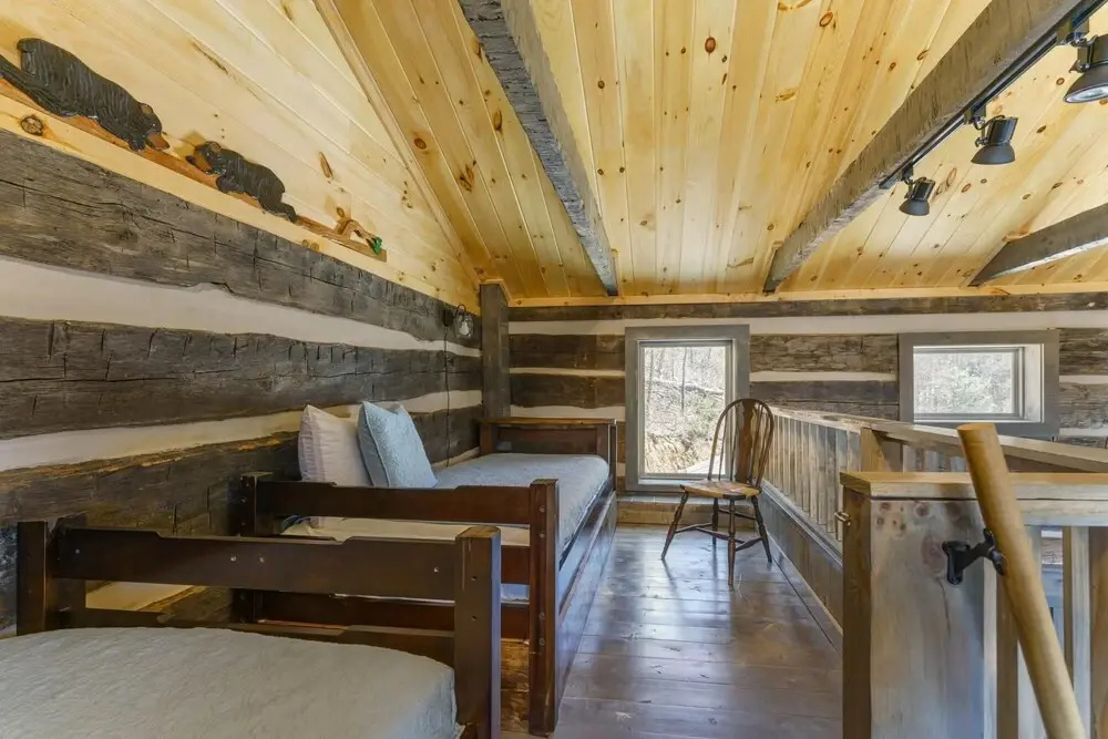 Sheriff s Cabin Mountain View Hot Tub Antique Logs Featured on Barnwood Builders Great Location