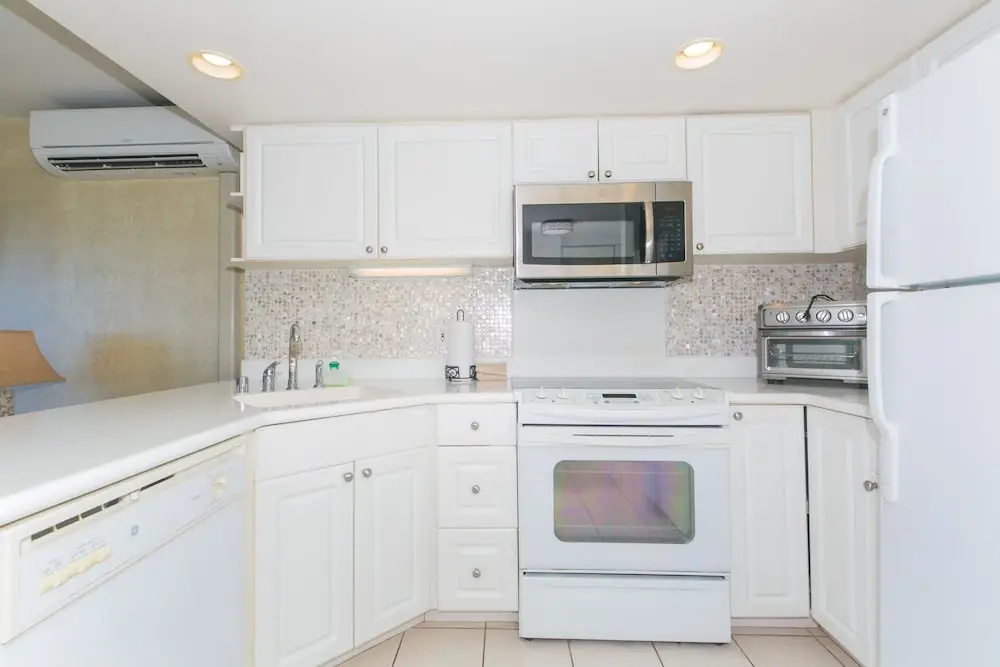 Ilikai Tower One Bedroom Lagoon View Waikiki Condos with Lanai & Free Wifi