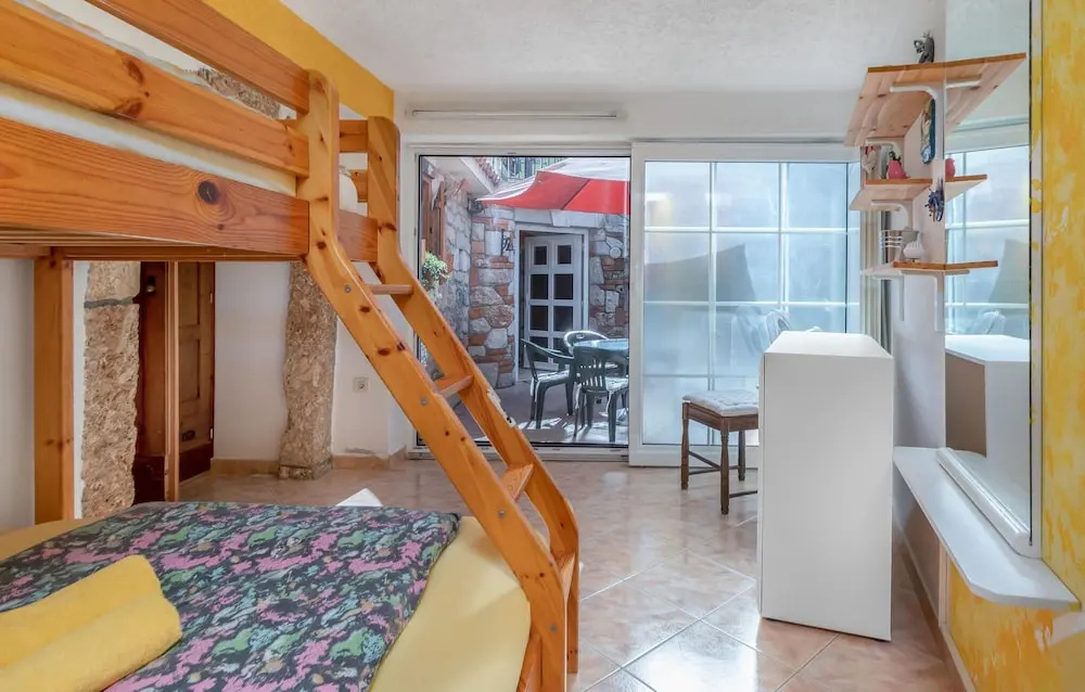 Stunning Home in Grizane With Wifi and 2 Bedrooms