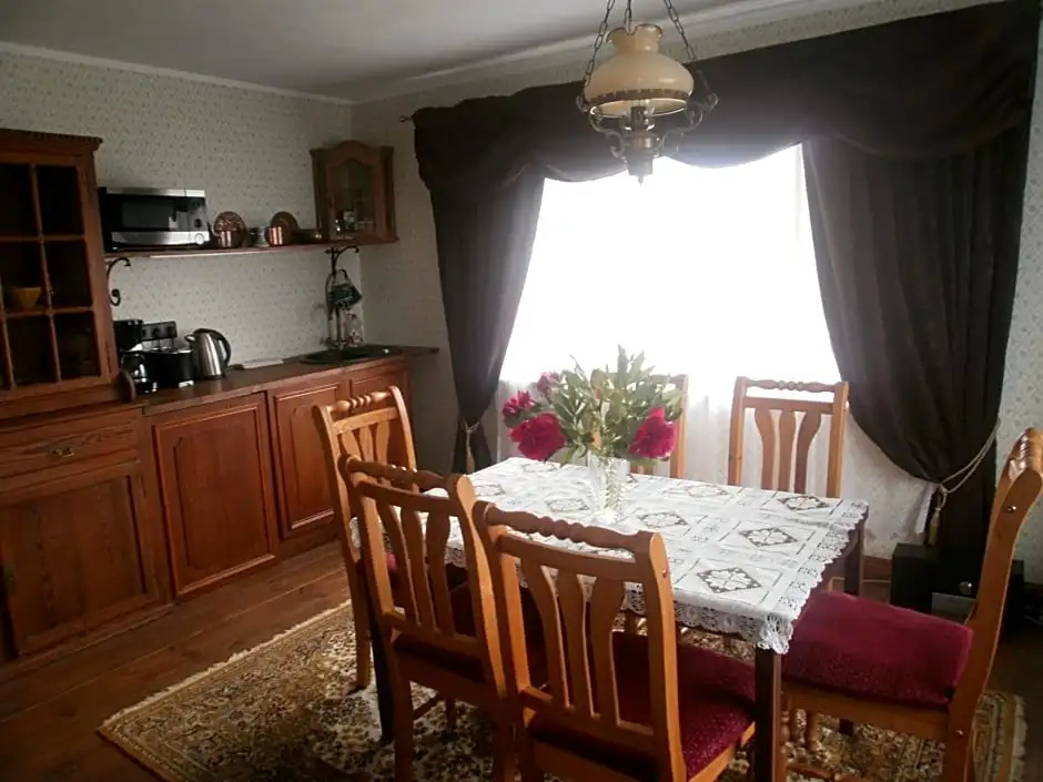 Kraavi Guest Hostel