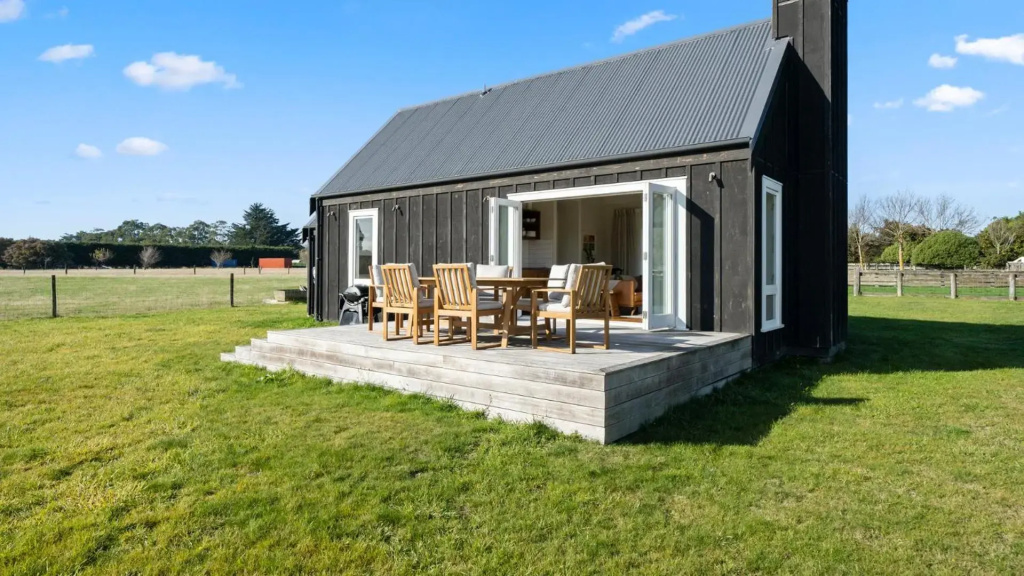 Te Whare Hipi - Martinborough Holiday Home