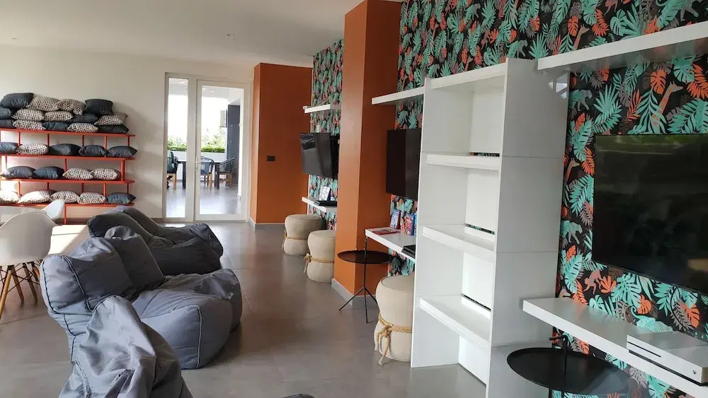 Spectacular Beach And Mountain View Condo - 5 Min From The Beach