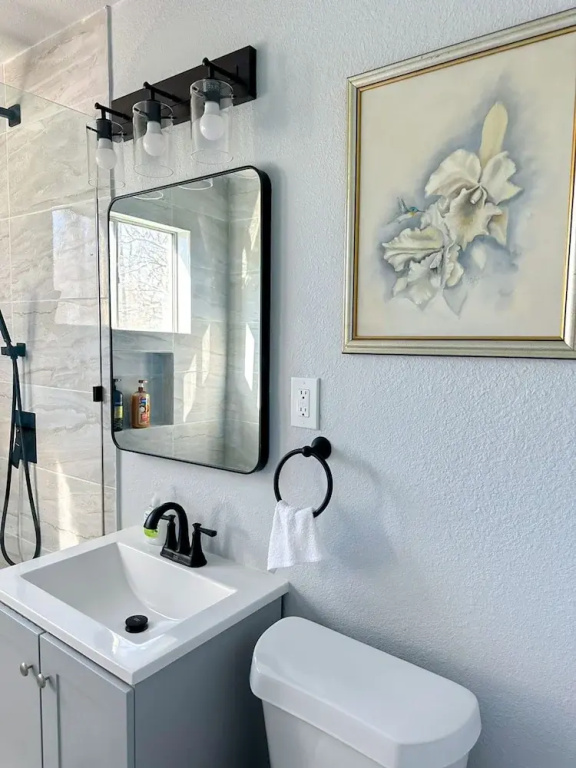 Vintage Gem in Prime Location Cozy 1BR Oasis