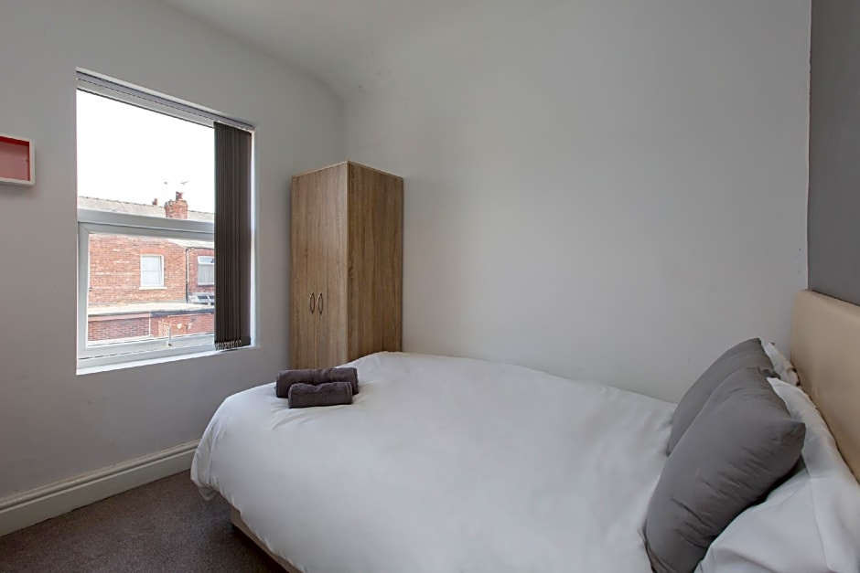 Townhouse @ 27 Electricity St Crewe