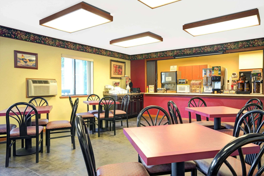 River Hill Inn & Suites