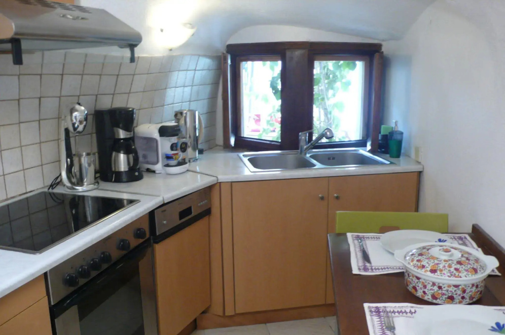 Iridanos Cave House
