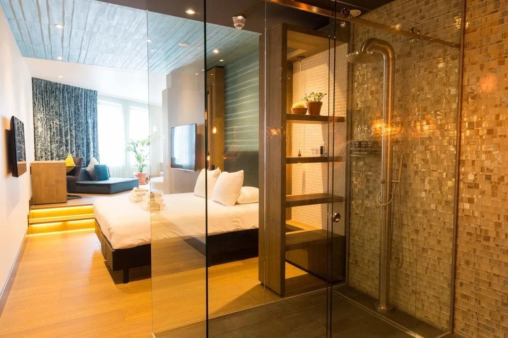 Manzo's Suites