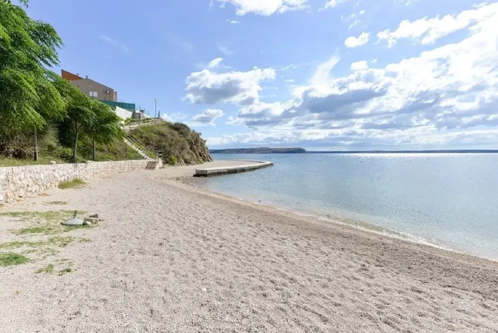 Edi - Amazing Location by the sea - A4