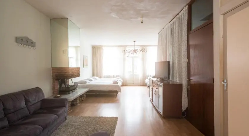 Studio Vondelpark Adjacent Eerste Helmersstraat