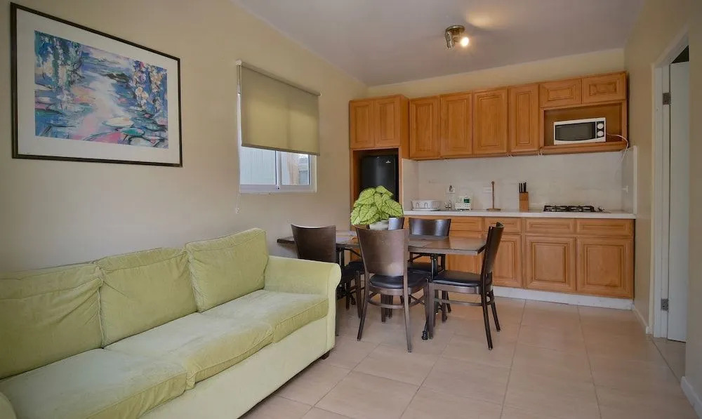 Pista Q hostel and apartments