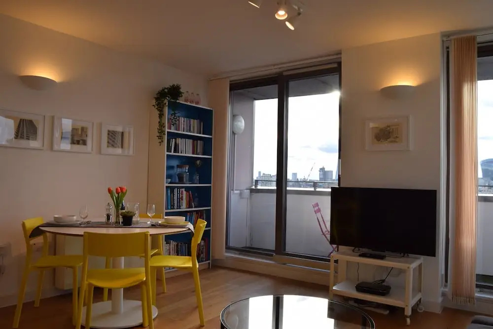 City Views 1 Bedroom Apartment in Shadwell