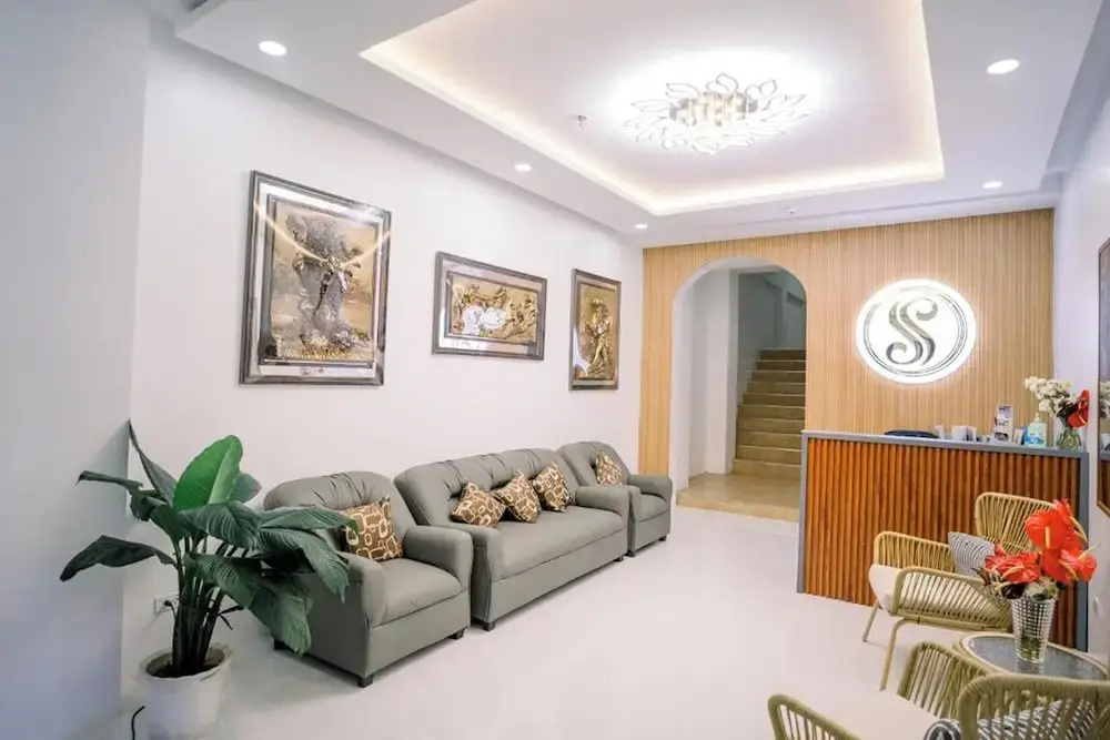 Spotlight Hotel near Hundred Islands Wharf