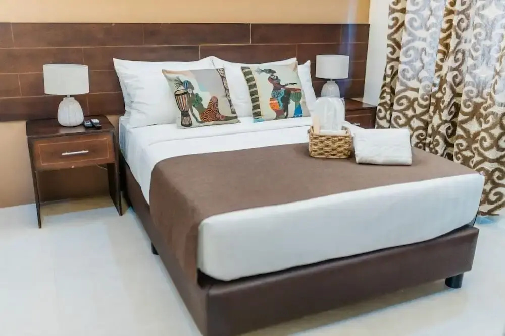 Spacio Caliraya Bed & Breakfast