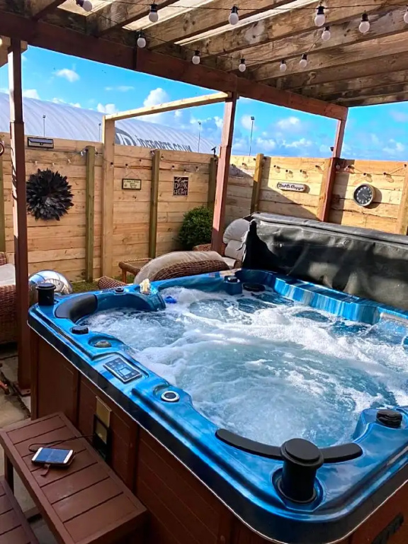 The Mayfair Lodge - Caravaning, Glamping & Camping