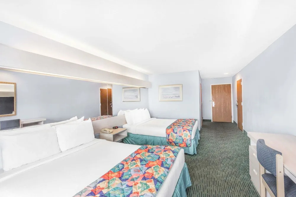 The Windstar Hotel - Carolina Beach