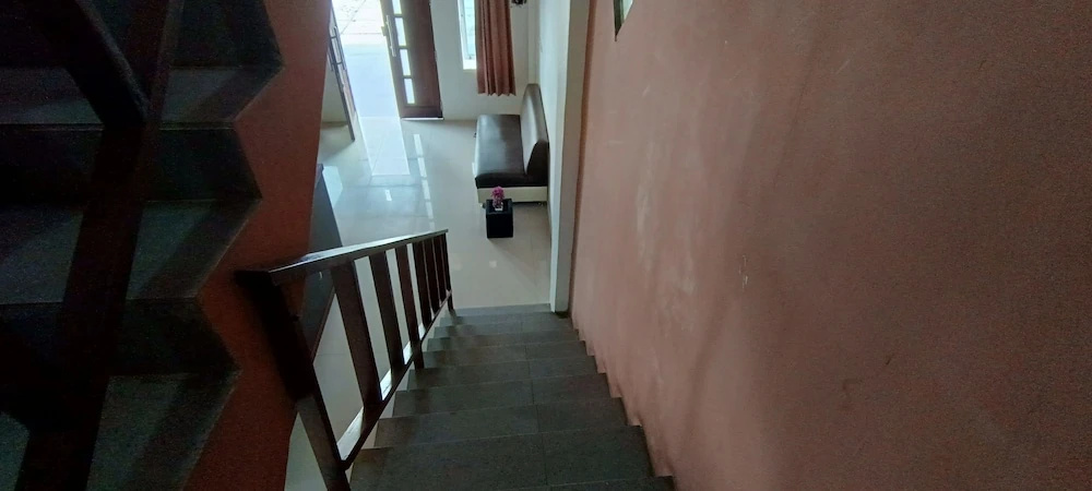 Hotel O Fanilly Guest House MarabahanNearJembatan Rumpiang
