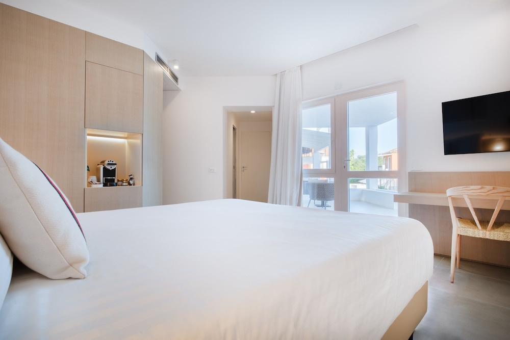 Hotel with swimming pool in Bari Sardo