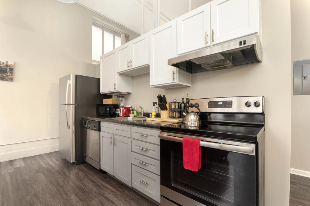 Spacious 2 BR Apt - Loft Style and Open Plan!