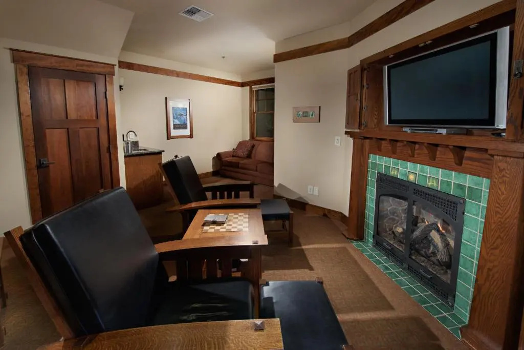 FivePine Lodge