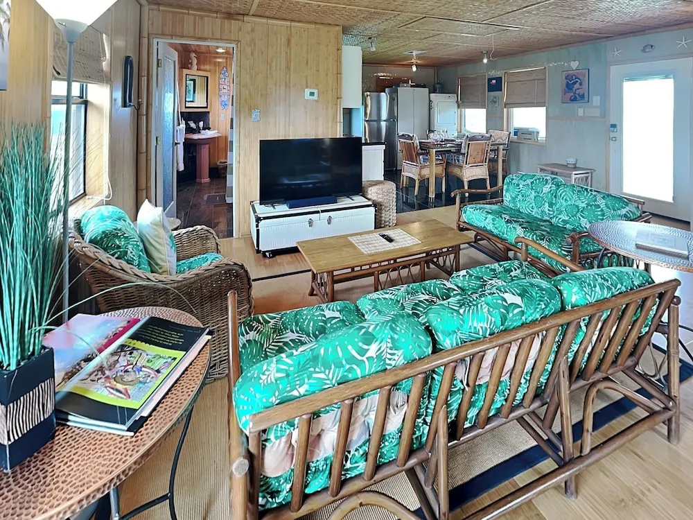 Beachside Tiki Hut