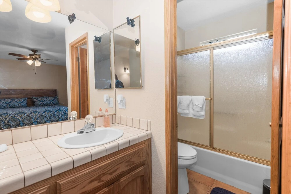 Peniche's Cabin -free Ski/snowboard Rental! -3br/2ba/foosball/wifi/smart Tvs/fenced Yard 3 Bedroom Home