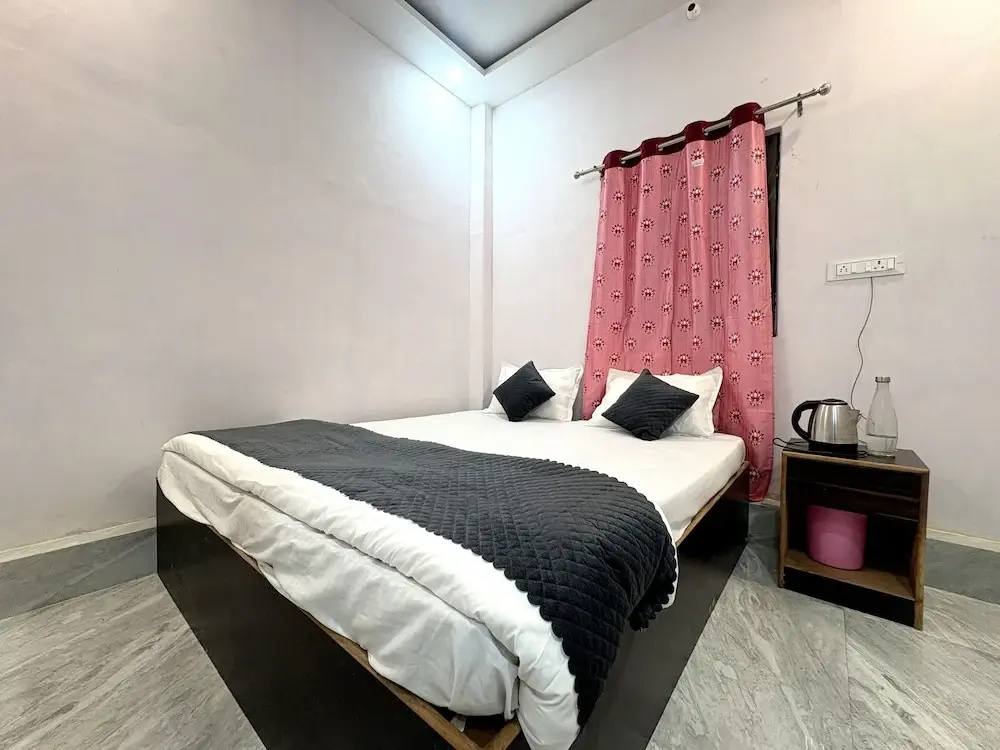 Hotel HKG Homestay Varanasi Near Kashi Vishwanath Temple