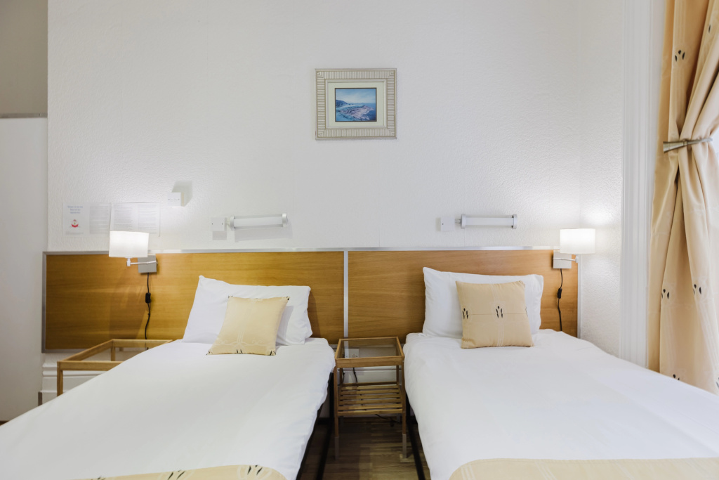 Falcon Hotel