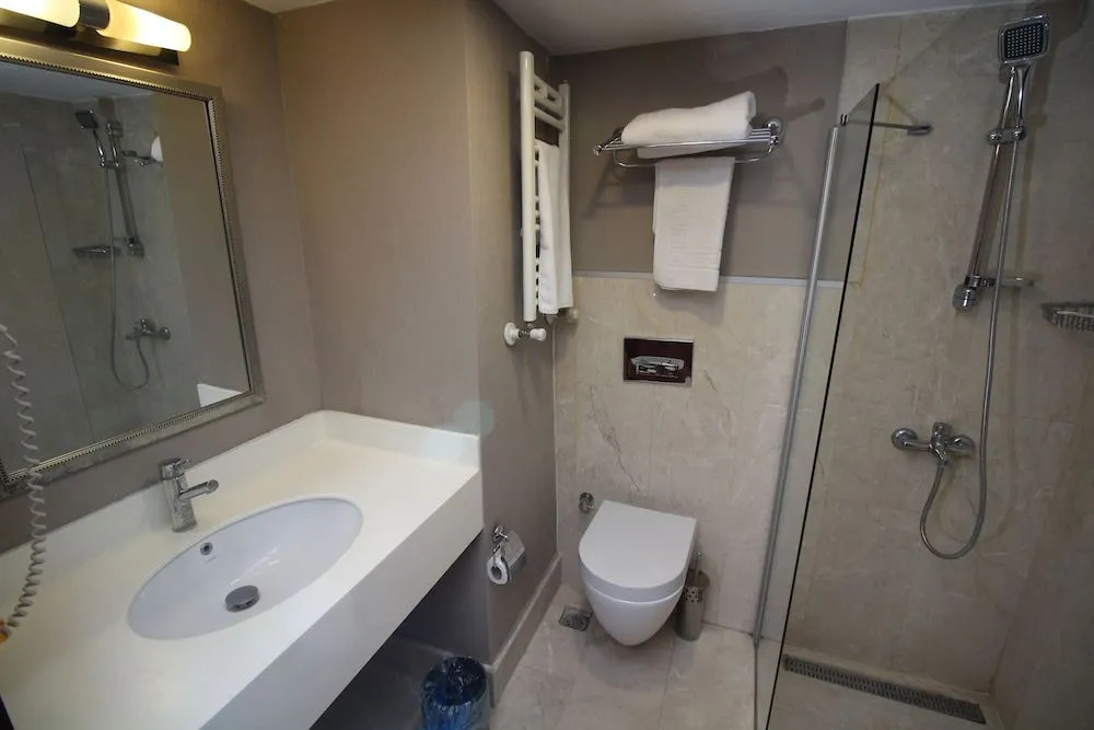 Vali Erdogan Konuk Evi Hitit Otel