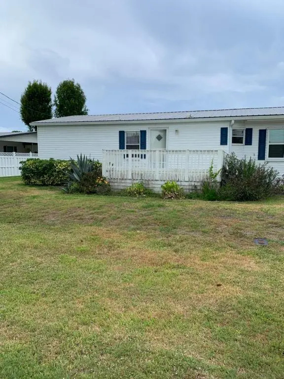 Golden Pineapple Vacation Homes Okeechobee Fl