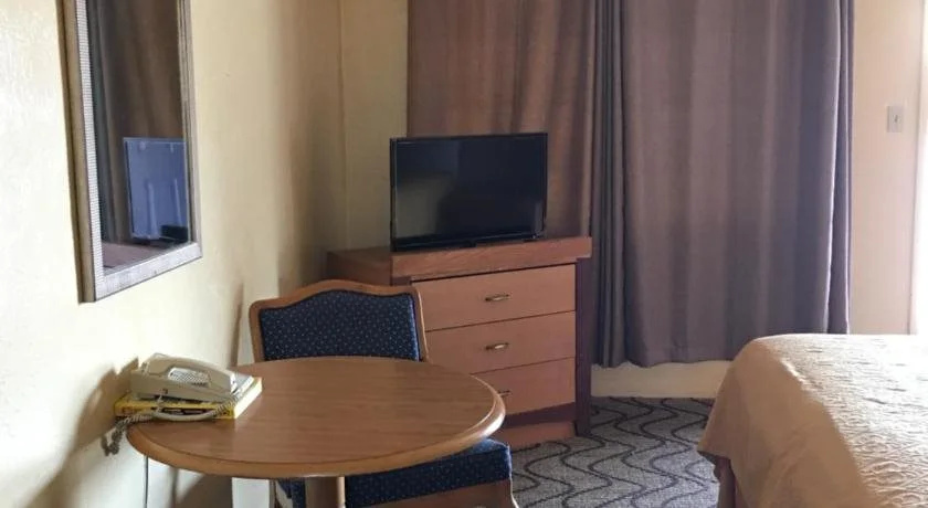 Sky Ranch Inn