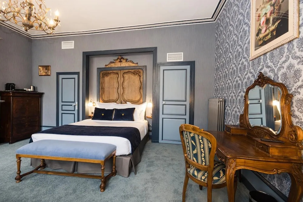 LE PETIT MANOIR