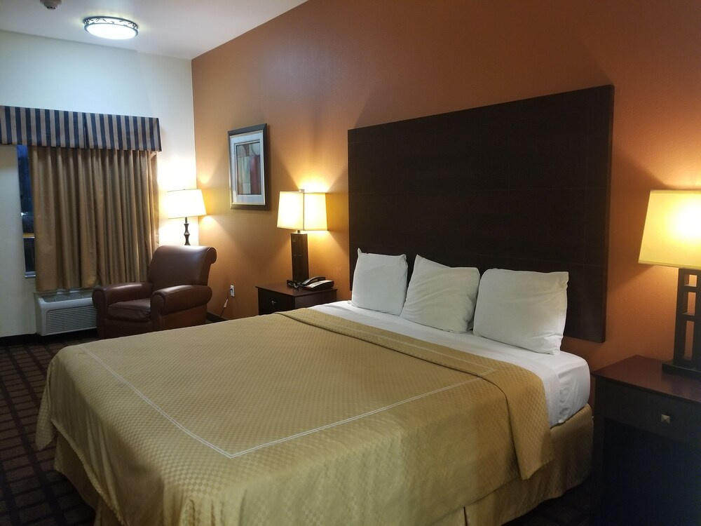 Executive Inn & Suites