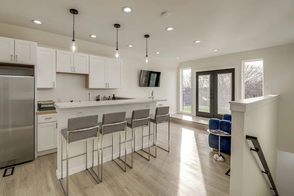 Home Theater + Rooftop Deck! Fountain Sq Stunner