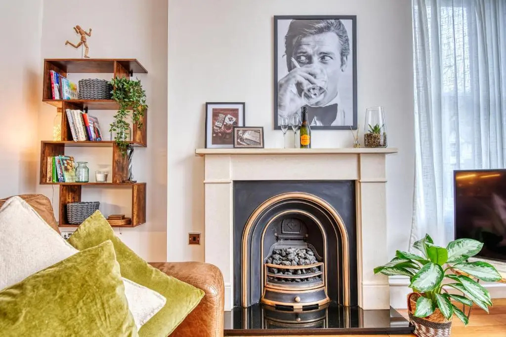 DUDLEY - 1Bed - CORPORATE TRAVEL - PARKING - LONG STAYS