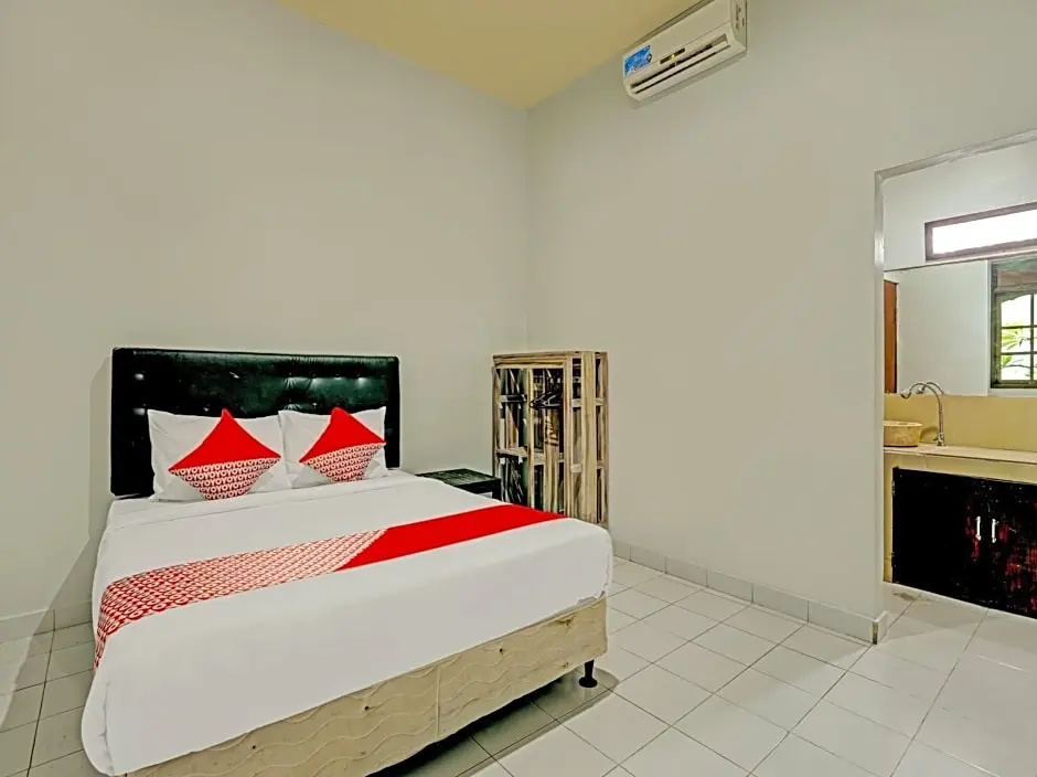 OYO 90155 Landuh Merta Residence
