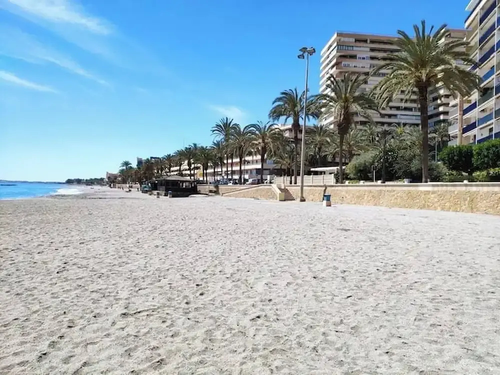 Charming Three Bedrooms Apartment With Seaview